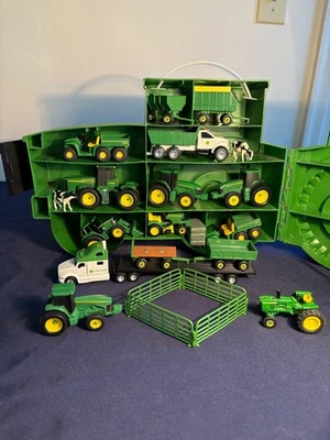 John Deere Toy Carrying Case, Plus 18 Other Pieces That Are Excellent Condition. - Image 1 of 4