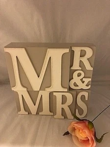 Mr & Mrs Bloque de Madera Decorativo Placa Letrero Boda Día Regalo Mesa Set - Imagen 1 de 3