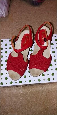 Earthies Amalfi Macramé Rojo, Plataforma de Madera Tacones Altos Talla 6 $169.00 Foto 1 de 3
