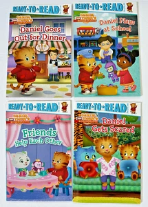 Daniel Tiger's Neighborhood Books Lot of 4 Goes Out to Dinner Plays at School - Bild 1 von 10