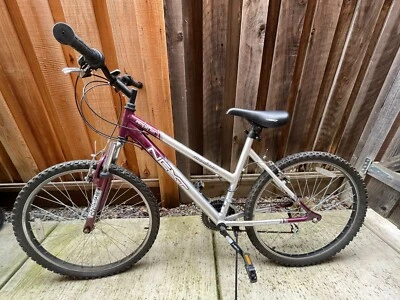 Bicicleta de mujer 24" (solo recogida local) Foto 1 de 4