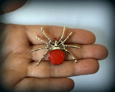 Broche prendedor araña rojo sangre~accesorio gótico disfraz halloween~vampiro ella-diablo Foto 1 de 4