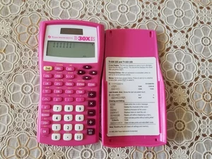 Calculadora científica fundamental Texas Instruments TI-30X IIS con cubierta rosa - Imagen 1 de 4