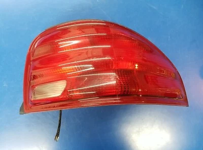 Оригинальный задний фонарь со стороны пассажира для Plymouth Breeze 1996-2000 годов выпуска под правую руку. 4814374 4630684 - Изображение 1 из 4