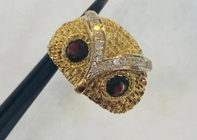 ESTATE 18KT YELLOW GOLD GARNET & DIAMOND OWL RING - Image 1 of 4
