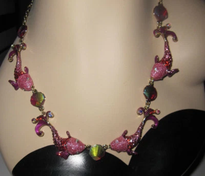 COLAR BETSEY JOHNSON CRABBY COUTURE PEIXE ROSADO COM BLING - Imagem 1 de 4