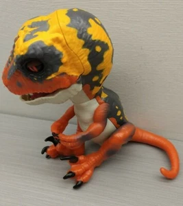 Untamed Dinosaurs Fingerlings BLAZE Velociraptor - Wowwee 2017 - Imagen 1 de 8