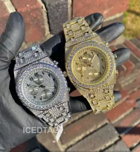 Reloj para hombre con esfera árabe simulado con diamantes con correa de hielo completa con acabado dorado con acabado completo - Imagen 1 de 14