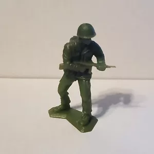 1960's Louis Marx WW2 World War 2 II Green American USA Toy Soldier 60MM Figure - Picture 1 of 2