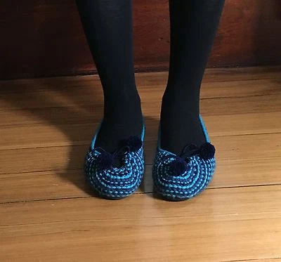 Maloles Pom Pom Ballet Pisos Hechos en España Lana Azul y Negro EE. UU. Talla 8 EU 38 Foto 1 de 4