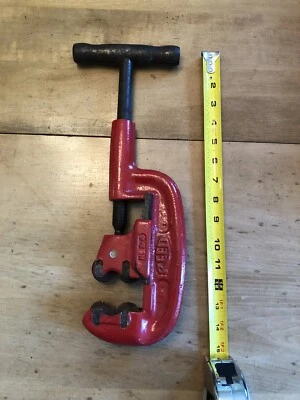 Reed No. 2-4 USA Iron Steel Pipe Cutter, Cuts 1/2-2" Reed MFG Co. USA  WORKS - Image 1 of 4