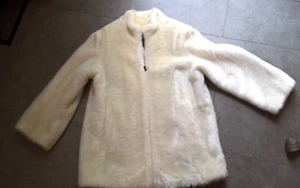 Kunstpelz weiße unechte Pelzjacke mit passender Mütze Größe M kaum getragen - Bild 1 von 9