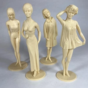 4 Vintage Louis Marx CAMPUS CUTIES Figures - Dated 1964 - Bild 1 von 15