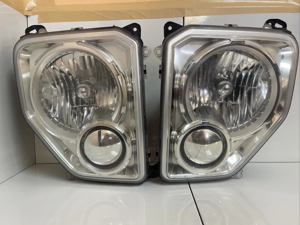 Conjunto de faros delanteros con luz antiniebla lateral derecho y derecho para Jeep Liberty 2008-2012 Foto 1 de 4
