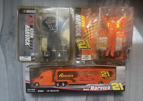 2 Kevin Harvick Action McFarlane Figures Series 3,5 & Reeses 1:64 Trailer Rig Cover