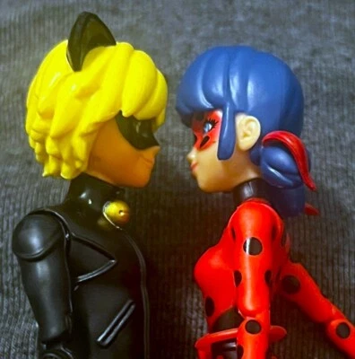 MIRACULOUS 活动人偶套装 5 英寸 LADYBUG and CAT NOIR 批量 娃娃 礼物 LADY BUG 玩具 — 第 1/3 张图片
