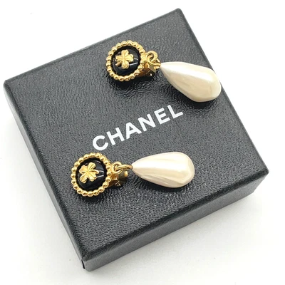 Auténticos Pendientes Chanel Trébol Columpio Namida Perla Oro con Caja SK030920 Foto 1 de 4