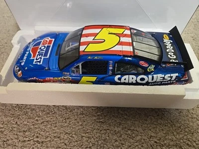 2010 Mark Martin 5 Carquest Honoring Our Soldiers 1/24 Lionel Nascar Diecast - Image 1 of 4