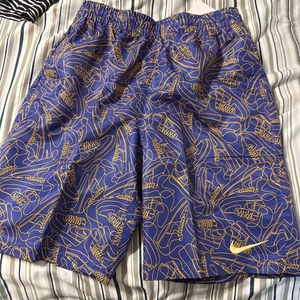 Jungen Nike Badeanzug Größe XL Neu mit Etikett - Bild 1 von 3