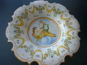 ITALIENISCHE MAJOLIKA PLATTE AUF PFOSTEN MYTHOLOGISCHE SZENE ORPHEE PUTTI - Bild 1 von 4