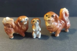 Estatuillas miniatura de colección Bone China Japón perros pequinés familia de 3 casa de muñecas - Imagen 1 de 5