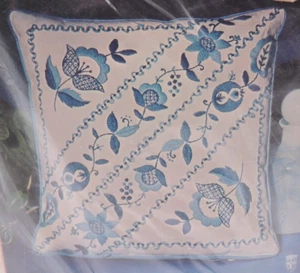 Bucilla Delft Blue Belgian Linen Pillow Kit Needlecraft Hollandia Needlepoint Cr - Picture 1 of 7
