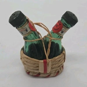 Cesta de mimbre italiana de vidrio verde vintage Chianti Bessi salero y pimentero  - Imagen 1 de 8