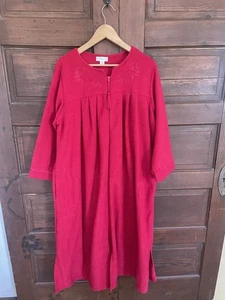 Vintage Miss Elaine roter Velours Hausmantel bestickt Blumen Reißverschluss vorne Langarm  - Bild 1 von 6