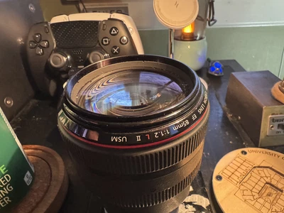 Lente Canon EF 85 mm f/1,2L II USM con tapas Foto 1 de 4