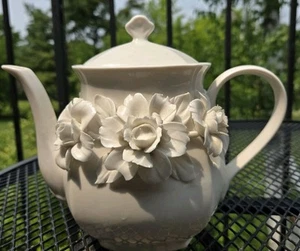 Vintage Godinger & CO White Porcelain TEAPOT Raised Flowers ROSE Cream - Picture 1 of 18
