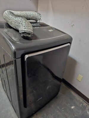 Nevera y estufa negra Foto 1 de 3