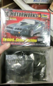 Revell Motorworks Firebird Street Machine Kit #85-0807 Factory Sealed Dented Box - Bild 1 von 1
