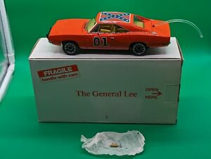 Danbury Mint The General Lee Dodge Charger 1:24 Dukes of Hazzard w/box READ