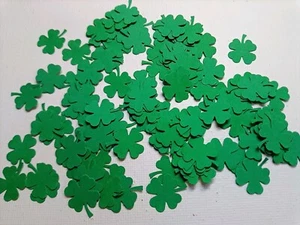 K106 100x Kleeblätter Streuteile Neujahr Stanzteile Kartenschmuck Scrapbooking - Bild 1 von 2