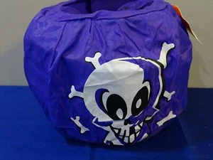 Cubo de Halloween plegable púrpura truco o trato con cráneo nuevo B04 - Imagen 1 de 3