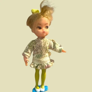 60er Hasbro Dolly Darling blonde Puppe grünes Kleid weiße Schuhe Vintage selten - Bild 1 von 7