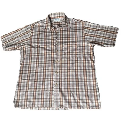 Camisa masculina vintage Montgomery Ward marrom listrada com botões manga curta grande - Imagem 1 de 4