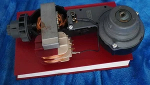 Motor ,700W Bosch  für Küchenmaschine MUM5 - Bild 1 von 2