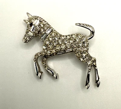 Prendedor de potro de caballo potro de estrás Estate de 1,5 pulgadas de largo ojo rojo Foto 1 de 4