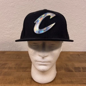 Cappello berretto New Era 59fifty Cleveland Cavaliers iridescente aderente NBA blu 7 3/8 - Foto 1 di 13