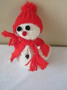 Vintage Handgefertigter gehäkelter Schneemann um Styropor Medium Hut & Schal Tischdeko 10" - Bild 1 von 5