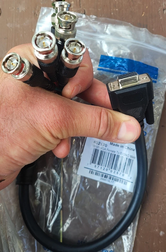 Cable conector adaptador de video HD15/RGBHV hembra a 5-BNC macho C2G 1,5 pies VGA Foto 1 de 1