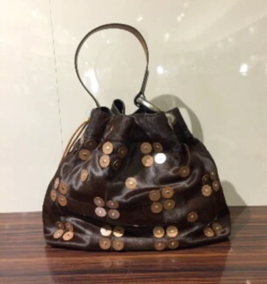 NUEVO BOLSO DE MANO TOM FORD CILÍNDRICO CON TACHUELAS PELO DE PONY CORREA DE CUERO ~ $6,450 Foto 1 de 4