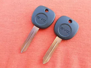 2 GMC LOGO OEM KEY BLANKS TRUCK SIERRA SAVANA SONOMA YUKON ENVOY 1999 - 2005 - Foto 1 di 2