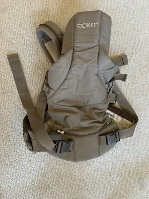 Коричневая детская переноска Stokke Mycarrier спереди сзади унисекс - Изображение 1 из 3