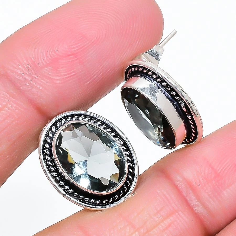 Pendiente de plata de ley 925 con piedras preciosas de topacio blanco tamaño 0,75" Foto 1 de 1