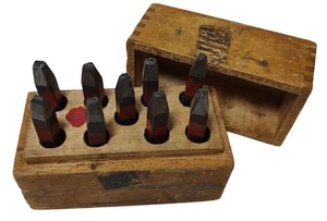 Juego de sellos perforados de metal con número caja de madera nueve piezas Universal Steel Bearing Co - Imagen 1 de 12