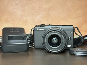 Canon EOS M100 + Obiettivo EF-M 15-45mm 1:3.5-6.3 IS STM - Fotocamera Mirrorless - Imagen 1 de 24