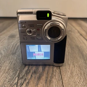 Fujifilm FinePix 4700 Zoom Digitalkamera silber 4,3 Megapixel - WICHTIG LESEN - Bild 1 von 10