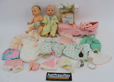 批量 2 件 复古 Vogue Ginnette 婴儿娃娃 1950-60 年代 带 15 件以上衣服和配件 — 第 1/4 张图片